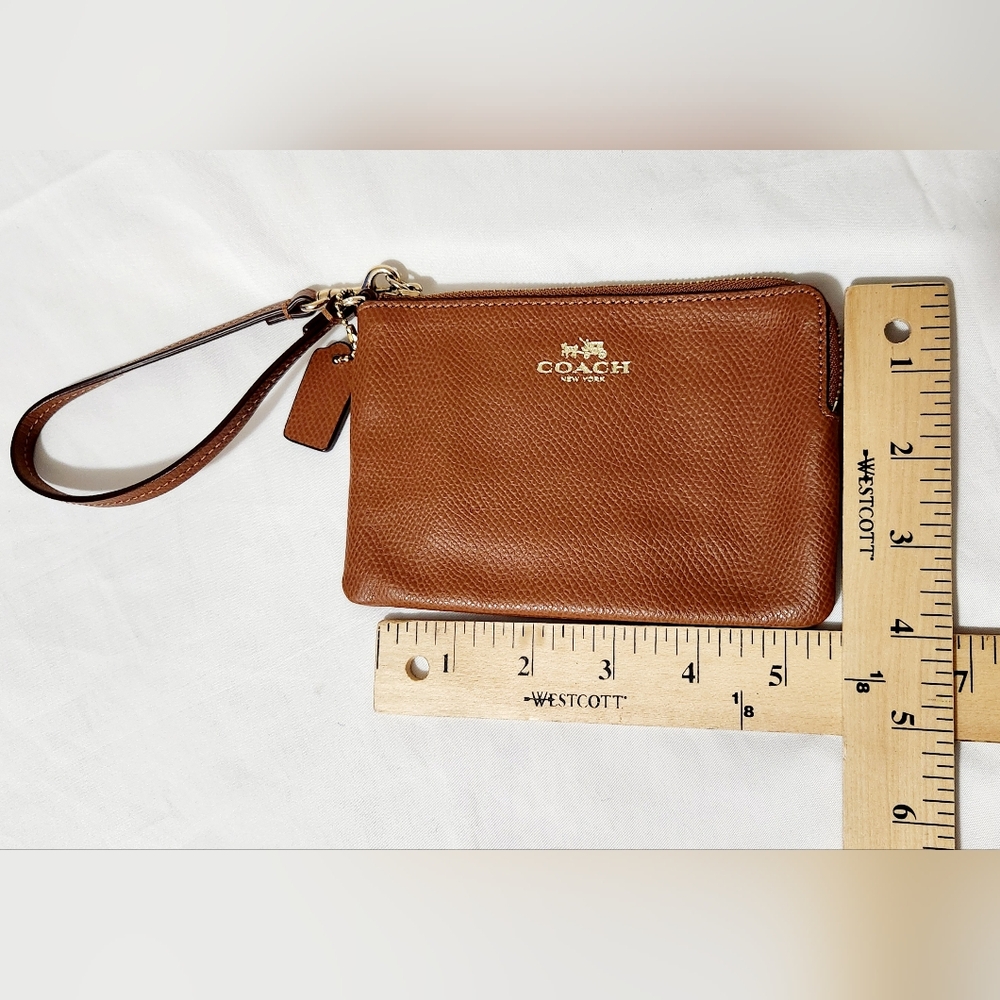 💕💯 Authentic Coach Skinny Wrislet/Pouch💕 - Picture 6 of 7